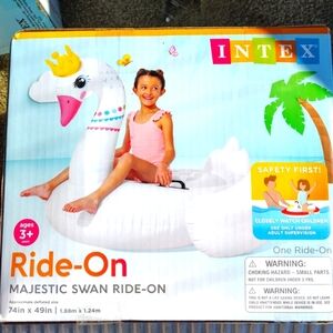 NEW IN BOX RIDE ON INFLATABLE POOL SWAN EXTRA LARGE PRINCESS POOL SUMMER